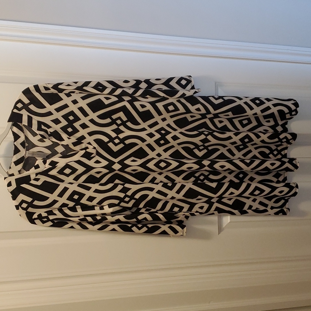 Beautifully, uniquely, patterned dress with 3/4 sleeves